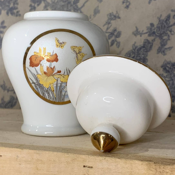 VTG Japan Porcelain Art of Chokin Iris Butterfly Ginger Jar with Gold Silver - Picture 8 of 8